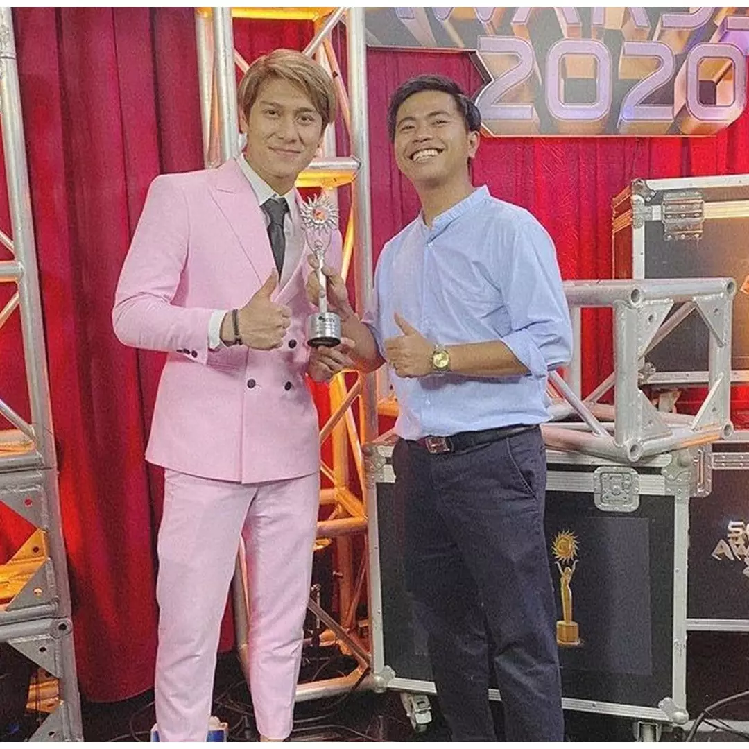 Kebersamaan 10 seleb dan manajer, bak kakak adik