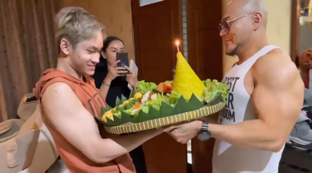 momen ulang tahun azka corbuzier © YouTube momen ulang tahun azka corbuzier © YouTube