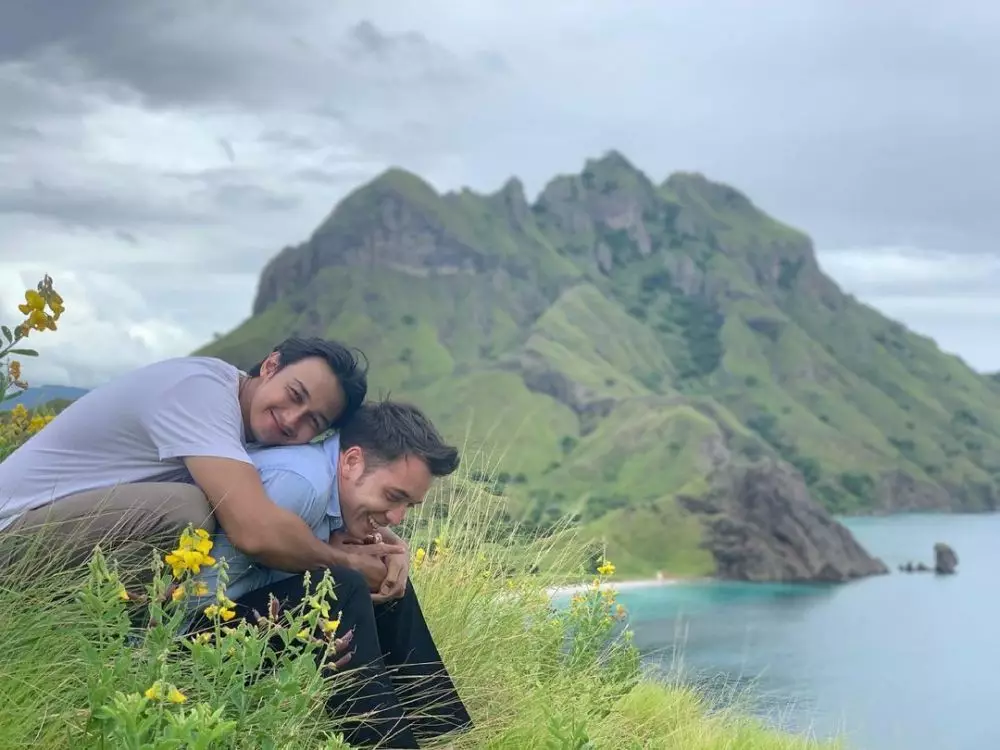 Potret kompak pemain Badai Pasti Berlalu di luar syuting © Instagram Potret kompak pemain Badai Pasti Berlalu di luar syuting © Instagram