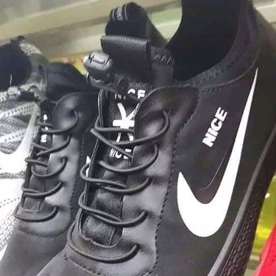 10 Tulisan lucu di barang dagangan ini bikin lihat dua kali