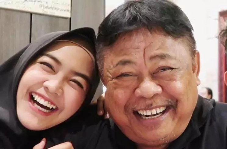 kenangan Ria Ricis & Oki Setiana dengan ayah © 2021 brilio.net kenangan Ria Ricis & Oki Setiana dengan ayah © 2021 brilio.net