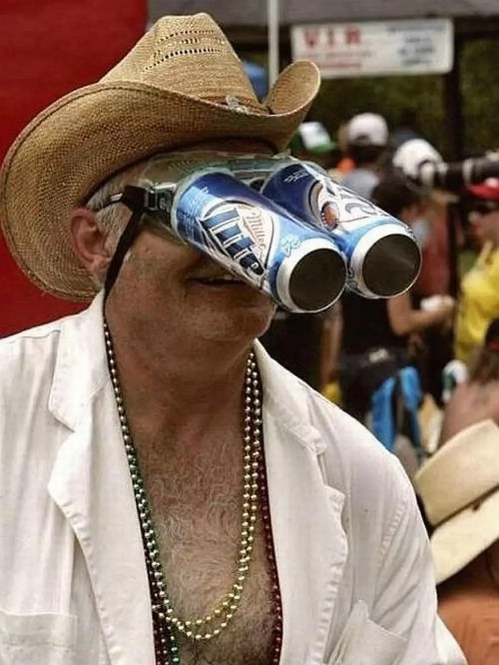 penampakan kacamata absurd © 2021 berbagai sumber penampakan kacamata absurd © 2021 berbagai sumber