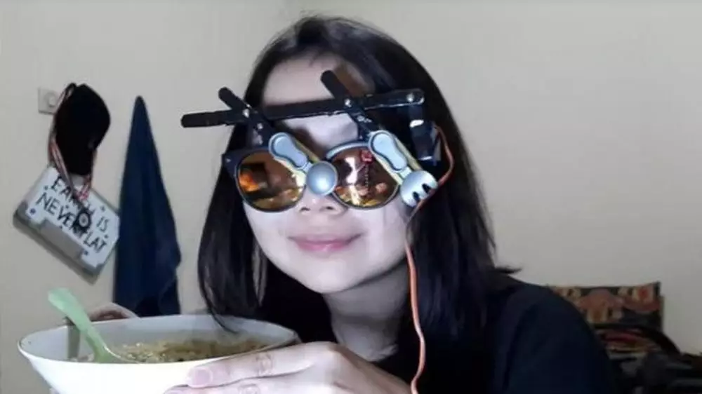 penampakan kacamata absurd © 2021 berbagai sumber penampakan kacamata absurd © 2021 berbagai sumber