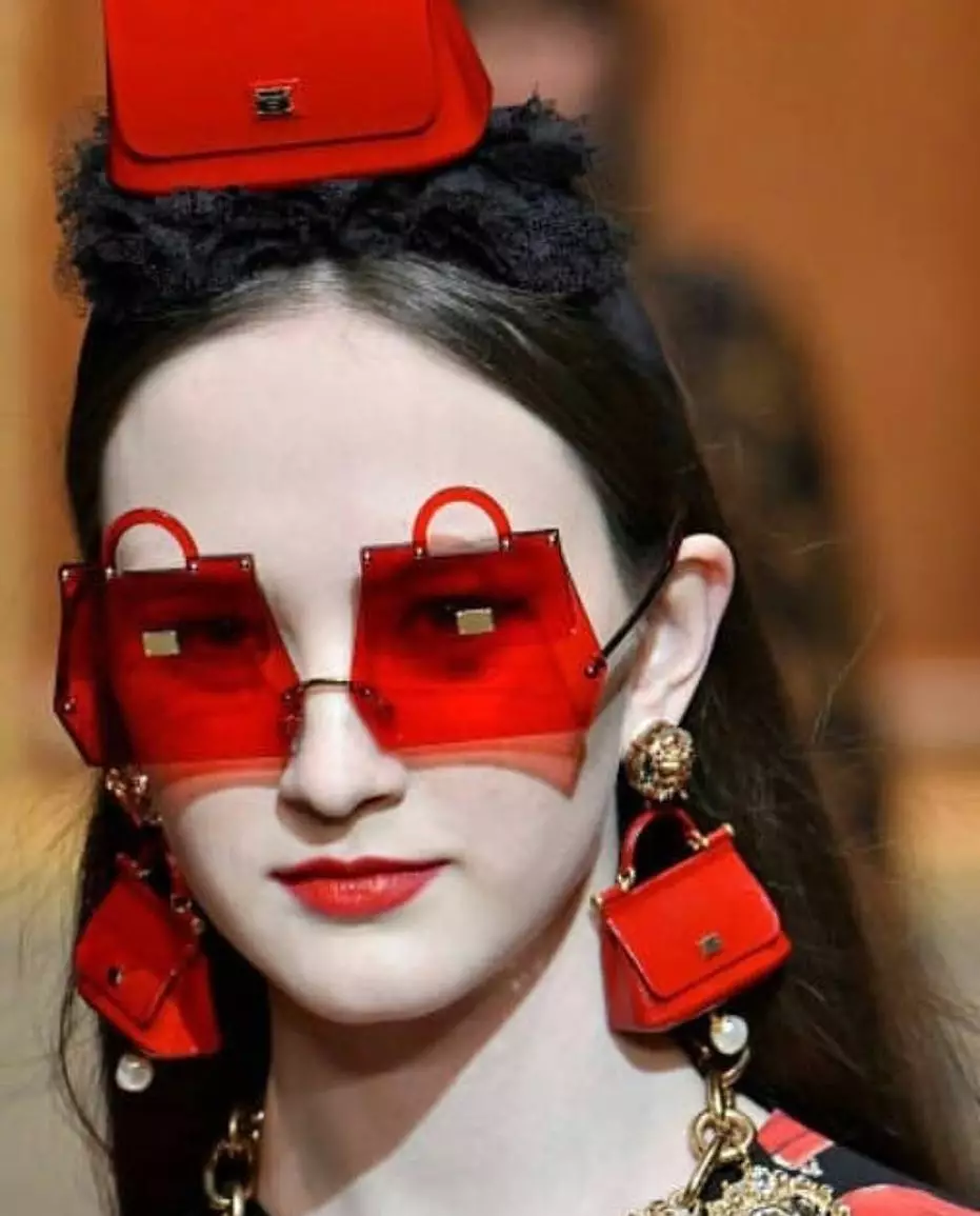 penampakan kacamata absurd © 2021 berbagai sumber penampakan kacamata absurd © 2021 berbagai sumber