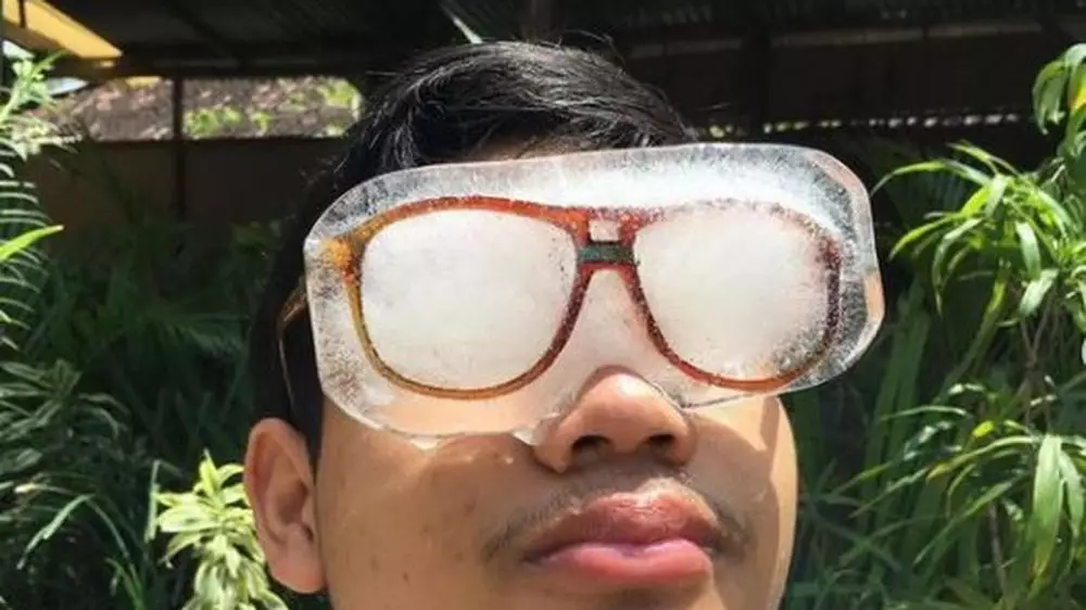 penampakan kacamata absurd © 2021 berbagai sumber penampakan kacamata absurd © 2021 berbagai sumber