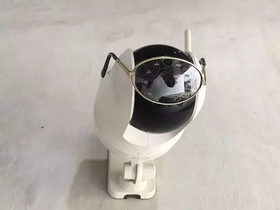 penampakan kacamata absurd © 2021 berbagai sumber penampakan kacamata absurd © 2021 berbagai sumber