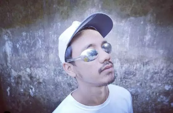 penampakan kacamata absurd © 2021 berbagai sumber penampakan kacamata absurd © 2021 berbagai sumber