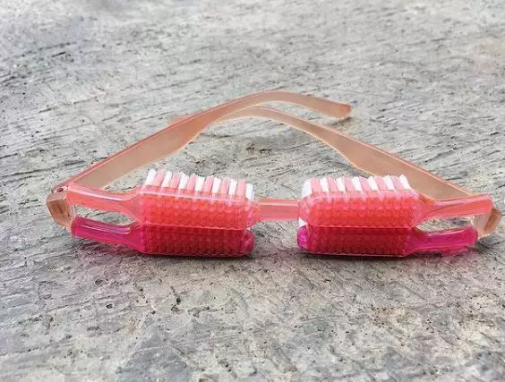 penampakan kacamata absurd © 2021 berbagai sumber penampakan kacamata absurd © 2021 berbagai sumber