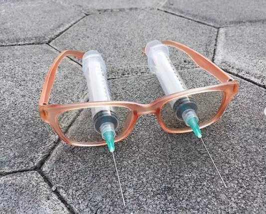 penampakan kacamata absurd © 2021 berbagai sumber penampakan kacamata absurd © 2021 berbagai sumber