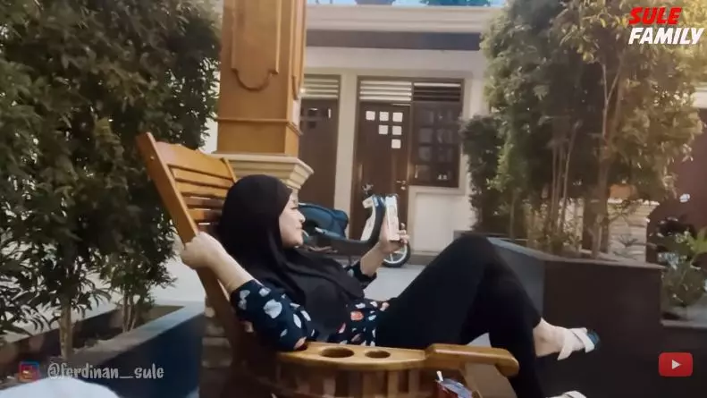 Sule curhat Nathalie ngidam aneh-aneh © YouTube/SULE FAMILY Sule curhat Nathalie ngidam aneh-aneh © YouTube/SULE FAMILY
