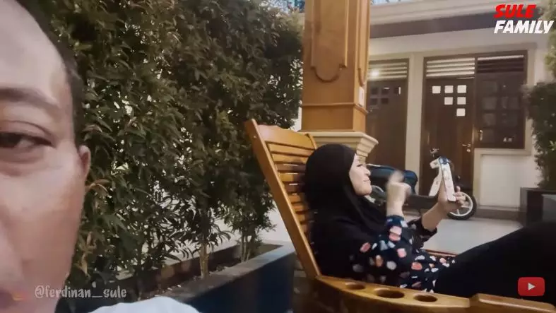 Sule curhat Nathalie ngidam aneh-aneh © YouTube/SULE FAMILY Sule curhat Nathalie ngidam aneh-aneh © YouTube/SULE FAMILY