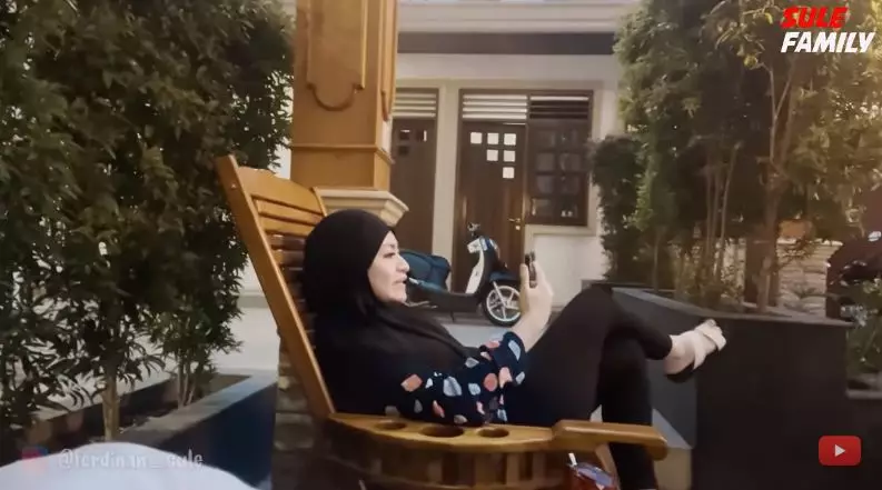 Sule curhat Nathalie ngidam aneh-aneh © YouTube/SULE FAMILY Sule curhat Nathalie ngidam aneh-aneh © YouTube/SULE FAMILY