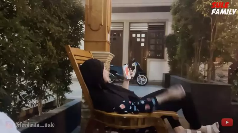 Sule curhat Nathalie ngidam aneh-aneh © YouTube/SULE FAMILY Sule curhat Nathalie ngidam aneh-aneh © YouTube/SULE FAMILY