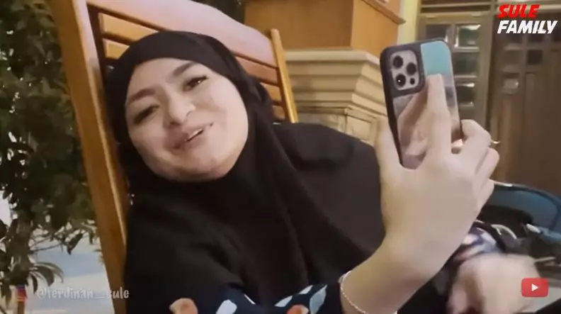 Sule curhat Nathalie ngidam aneh-aneh © YouTube/SULE FAMILY Sule curhat Nathalie ngidam aneh-aneh © YouTube/SULE FAMILY