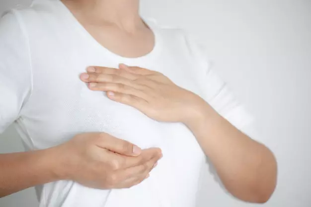 Manfaat daun sirih bagi wanita freepik.com