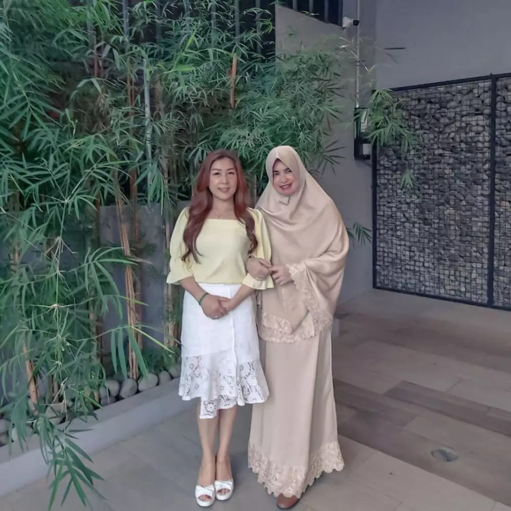 Julie dan Umi Yuni © Instagram