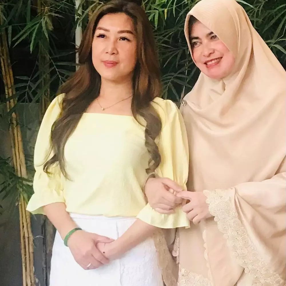 Julie dan Umi Yuni © Instagram