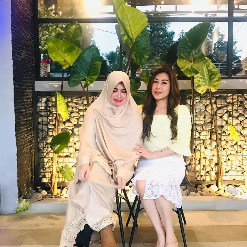 Julie dan Umi Yuni © Instagram