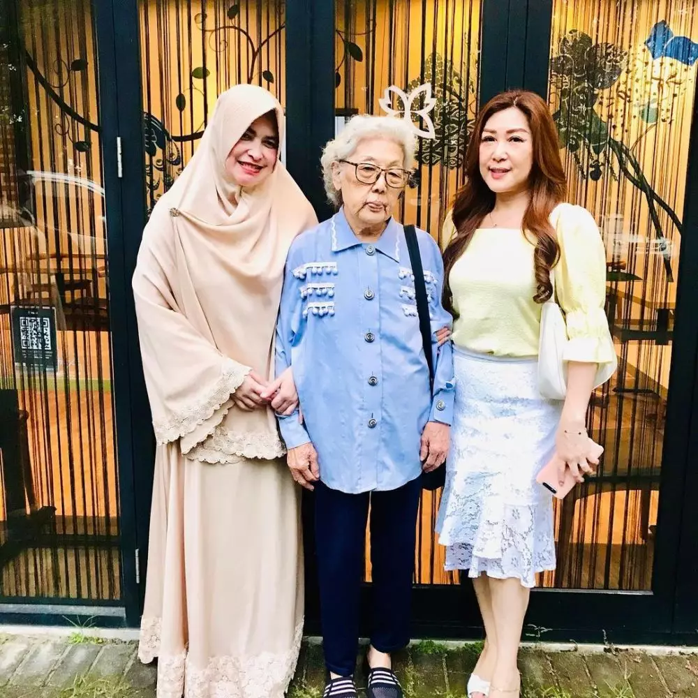 Julie dan Umi Yuni © Instagram