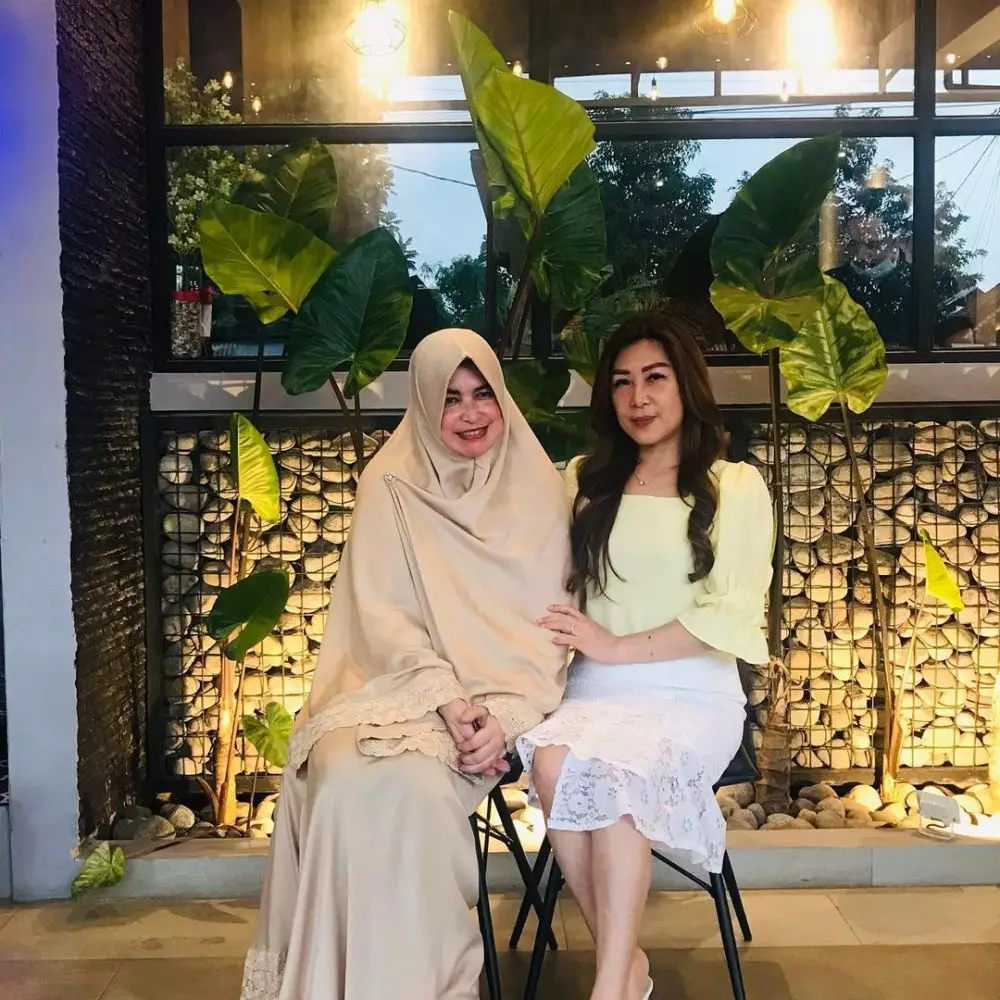 Julie dan Umi Yuni © Instagram