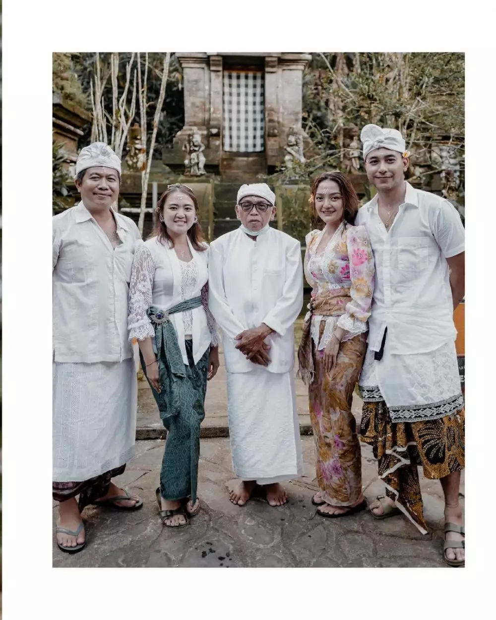 Siti Badriah belajar budaya Bali © Instagram