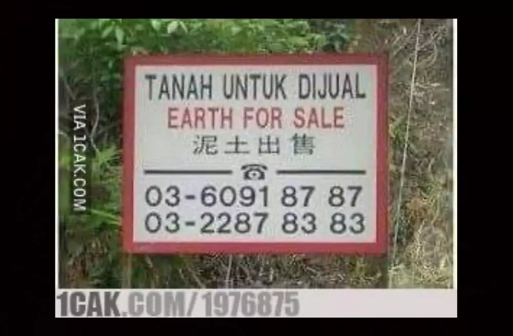 Tulisan di spanduk rumah dijual © berbagai sumber