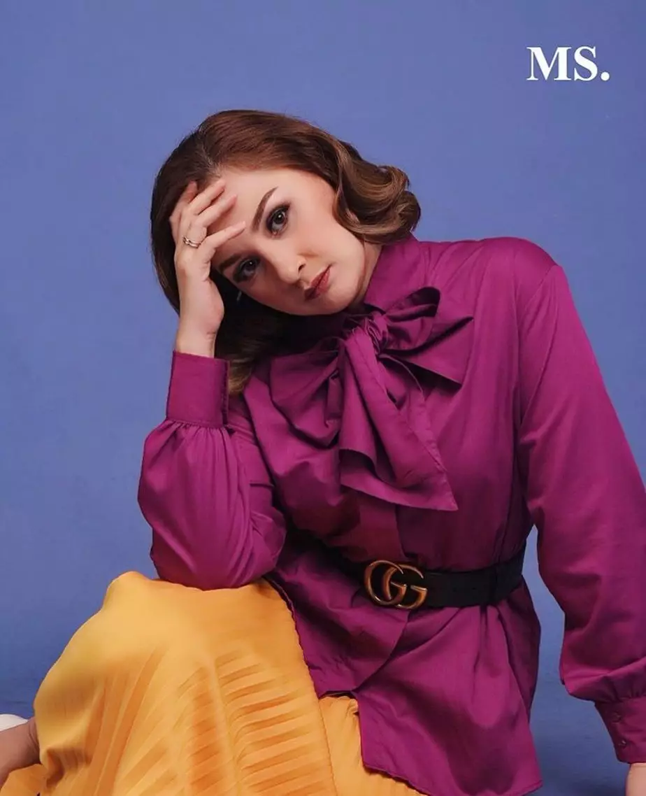 Potret Mona Ratuliu bermakeup tebal Instagram  © 2021 brilio.net Potret Mona Ratuliu bermakeup tebal Instagram  © 2021 brilio.net