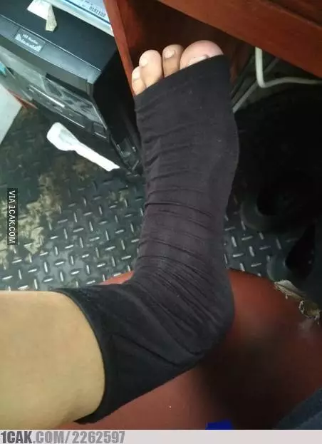 potret lucu pakai kaus kaki © 2021 berbagai sumber potret lucu pakai kaus kaki © 2021 berbagai sumber