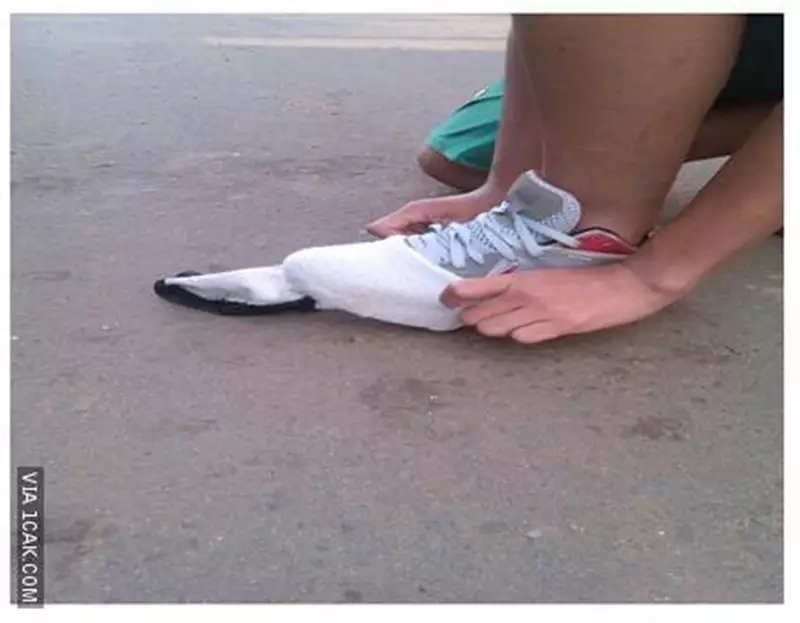 potret lucu pakai kaus kaki © 2021 berbagai sumber potret lucu pakai kaus kaki © 2021 berbagai sumber