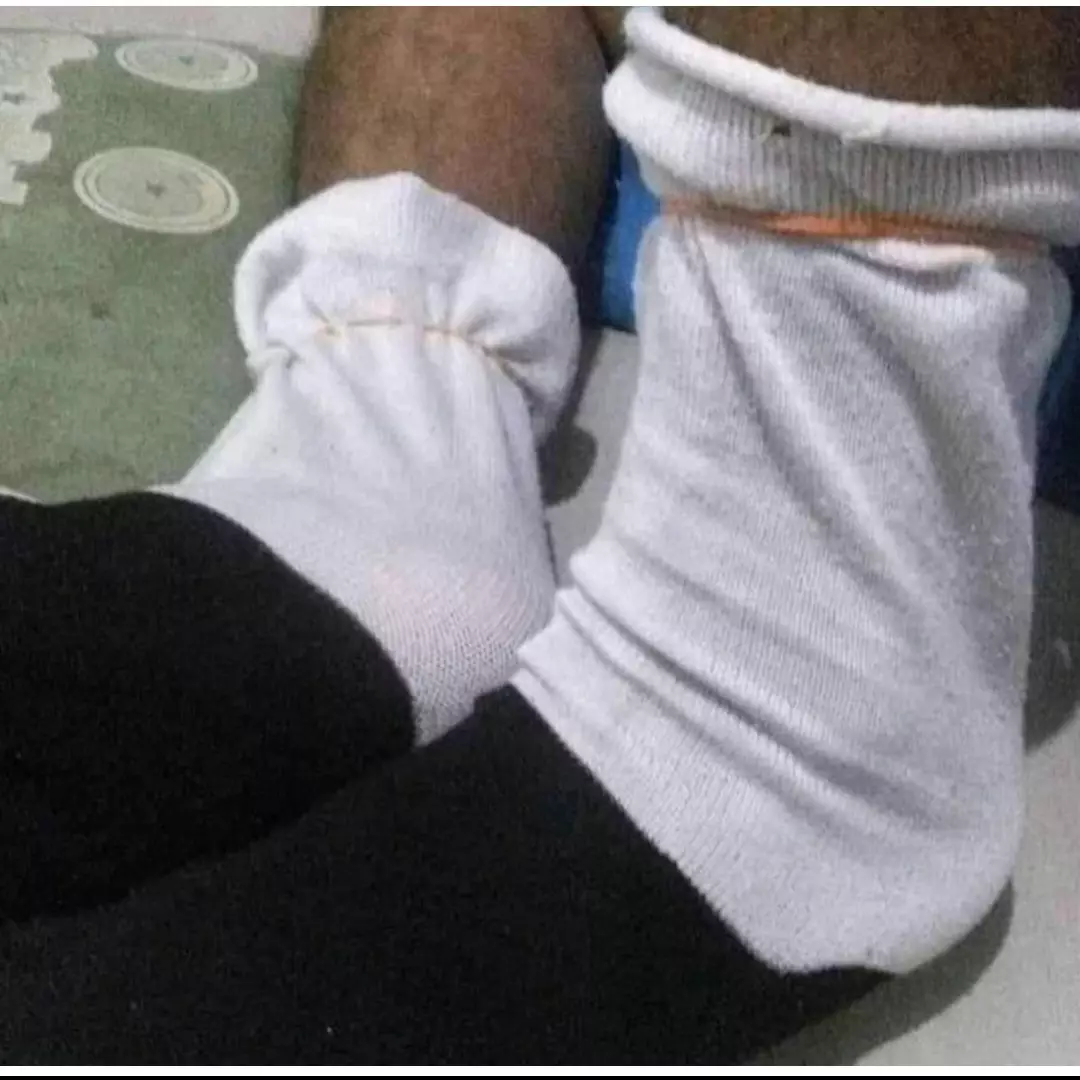 10 Potret lucu orang pakai kaus kaki, diikat pakai tali rafia