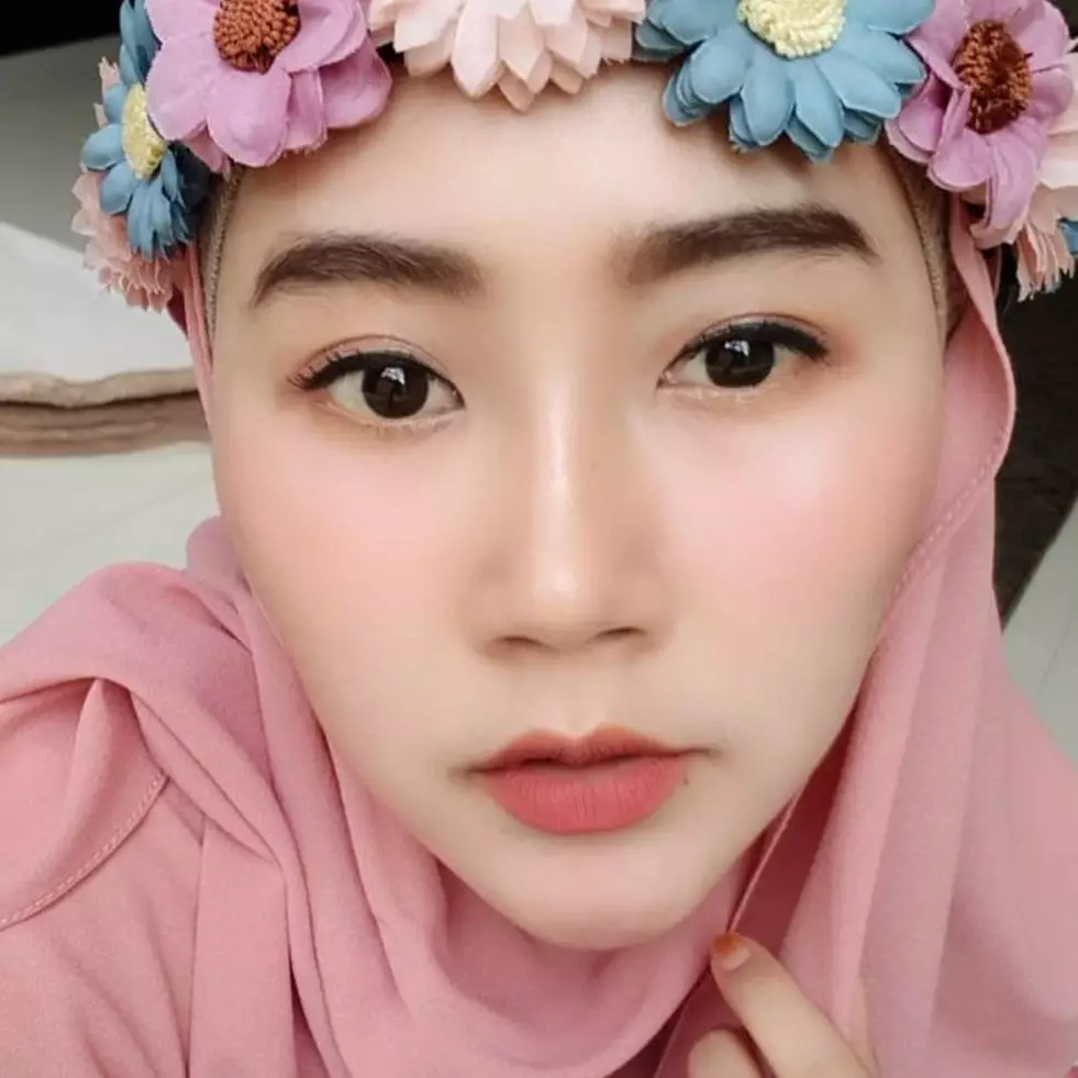 10 Potret terbaru Bu Dendy yang viral karena sawer pelakor pakai uang