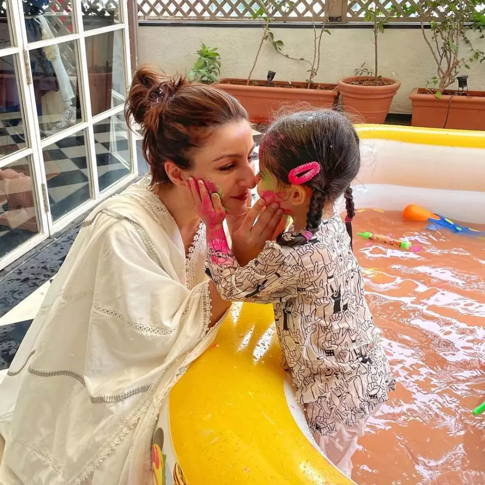 Beda gaya Kareena Kapoor dan Soha Ali Khan Instagram © 2021 brilio.net