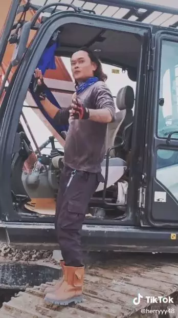 herry tiktokers yang mirip sule Berbagai sumber