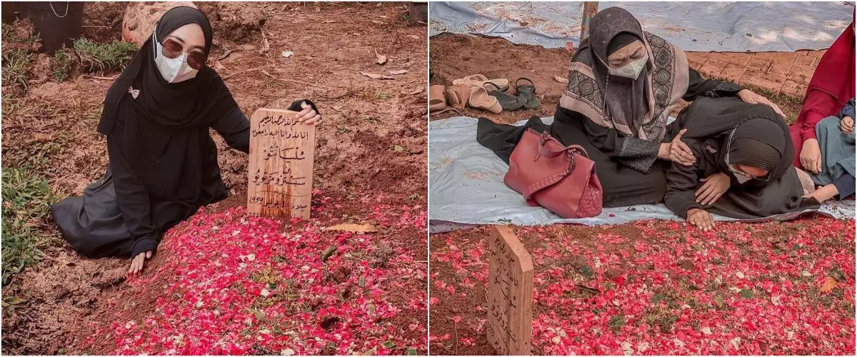 7 Momen Ria Ricis ziarah ke makam sang ayah, penuh haru