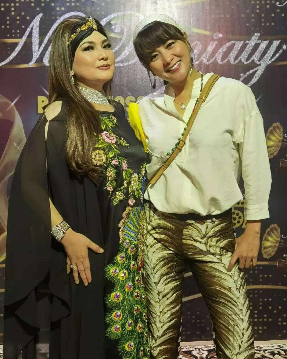 potret kebersamaan Moudy Wilhelmina & Nia Daniaty dari berbagai sumber