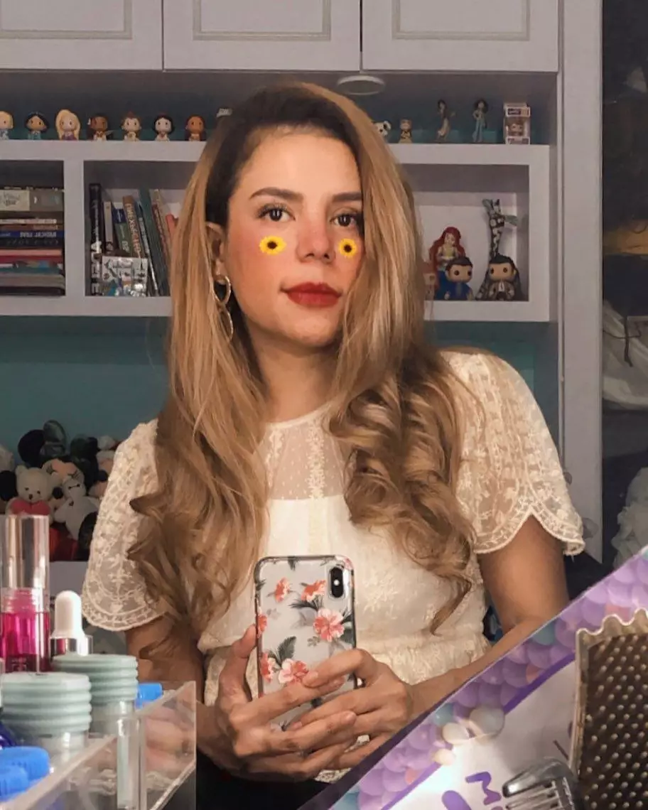 Potret gaya rambut panjang Nowela Elisabeth Instagram/@mikhelia