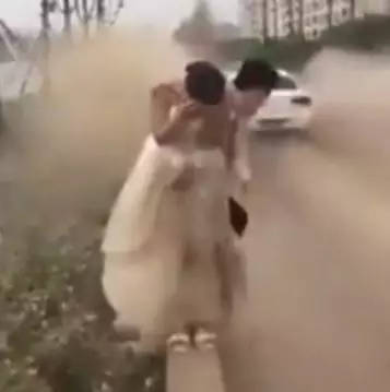 momen apes pas prewedding berbagai sumber momen apes pas prewedding berbagai sumber