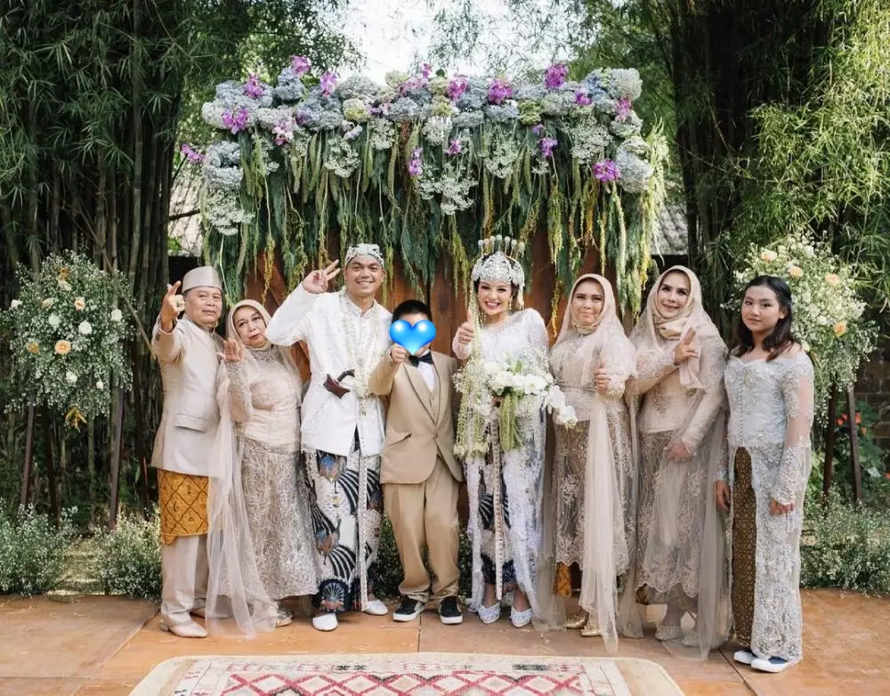 pernikahan Alfath Fathier & Nadia Christina berbagai sumber