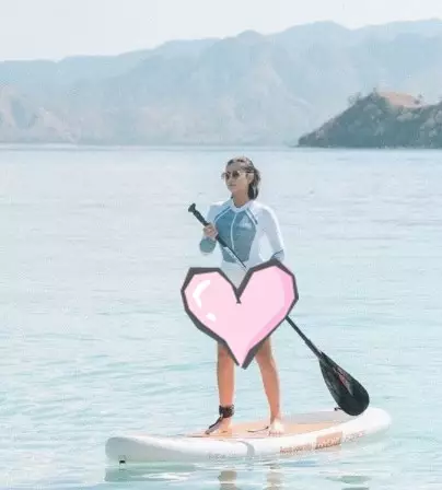 Momen liburan Awkarin di Labuan Bajo berbagai sumber Momen liburan Awkarin di Labuan Bajo berbagai sumber