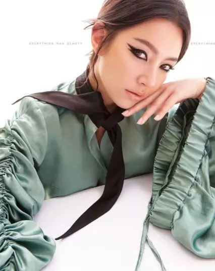 potret 10 seleb Thailand pakai makeup tebal dari berbagai sumber potret 10 seleb Thailand pakai makeup tebal dari berbagai sumber