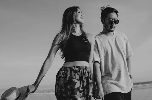 Gaya pemotretan Syahnaz Sadiqah & Jeje Govinda di Bali Instagram/@syahnazs Gaya pemotretan Syahnaz Sadiqah & Jeje Govinda di Bali Instagram/@syahnazs