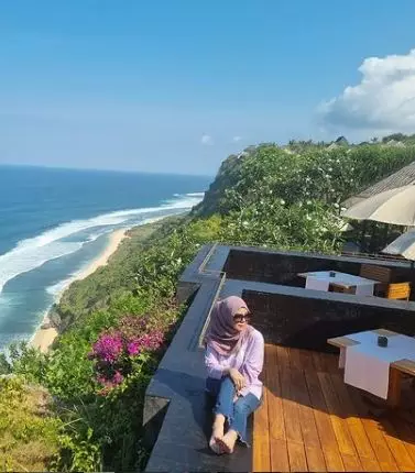 Potret Amy Qanita saat liburan di Bali © Instagram/@amy_r_qanita Potret Amy Qanita saat liburan di Bali © Instagram/@amy_r_qanita