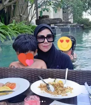 Potret Amy Qanita saat liburan di Bali © Instagram/@amy_r_qanita Potret Amy Qanita saat liburan di Bali © Instagram/@amy_r_qanita