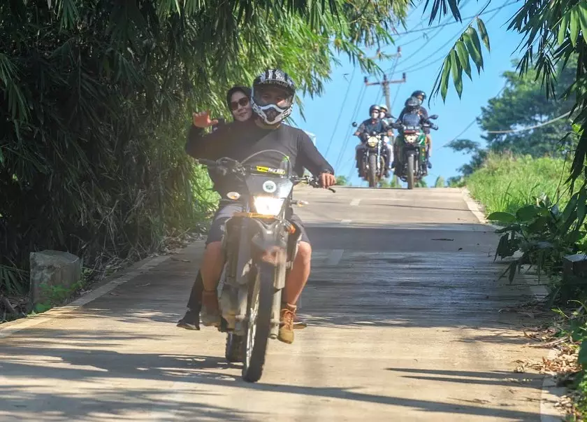 Momen seru Ririn Ekawati dan Ibnu Jamil di Cianjur © 2021 brilio.net Momen seru Ririn Ekawati dan Ibnu Jamil di Cianjur © 2021 brilio.net