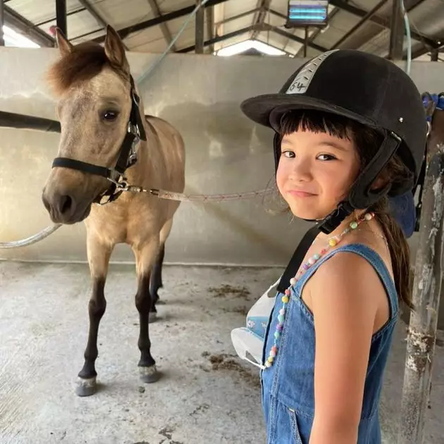 Potret Gempi berkuda bareng Gisella Instagram/@gisel_la Potret Gempi berkuda bareng Gisella Instagram/@gisel_la