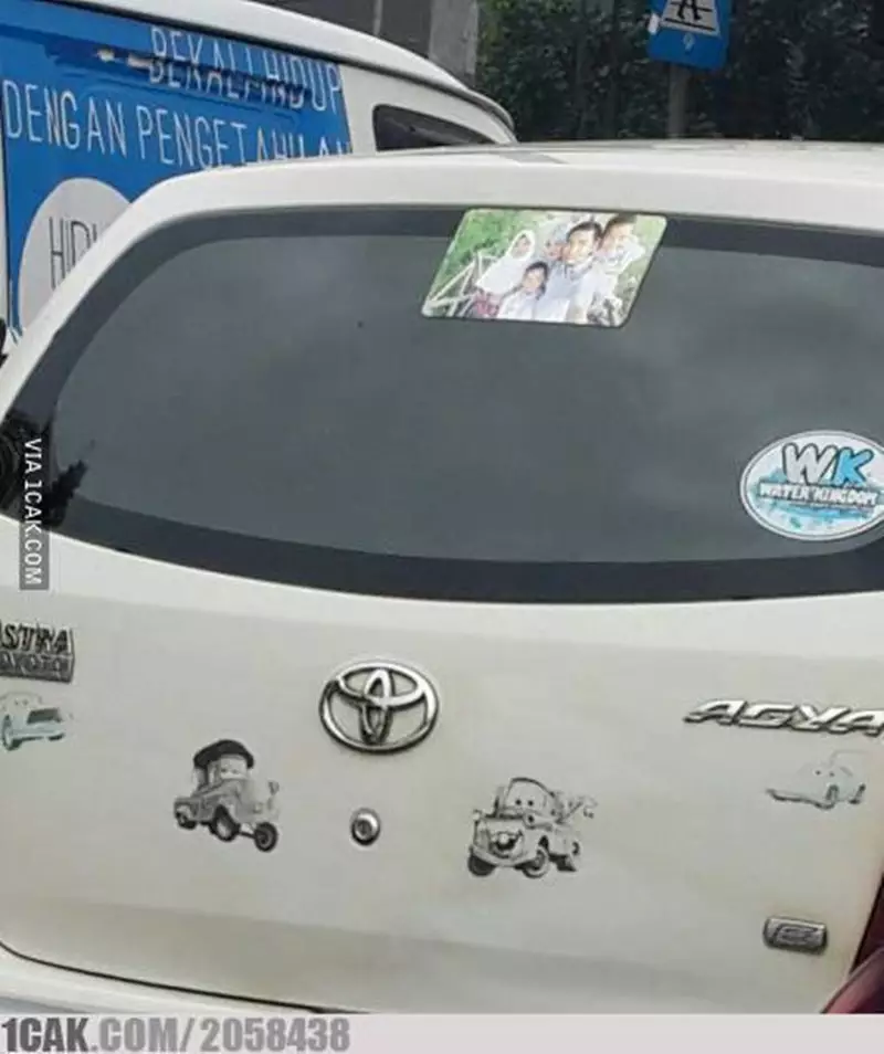 stiker happy family kocak © 2021 berbagai sumber