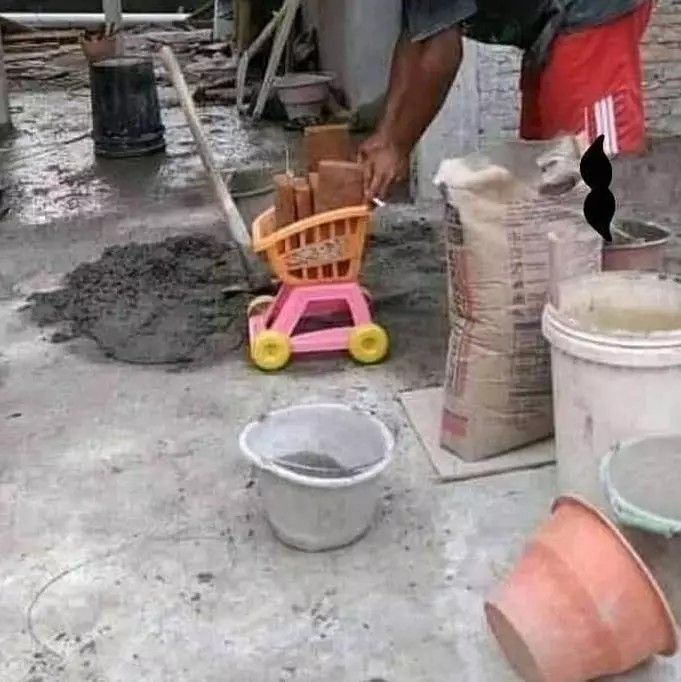potret lucu alat dipakai tukang bangunan © 2021 instagram.com
