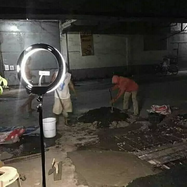 potret lucu alat dipakai tukang bangunan © 2021 instagram.com