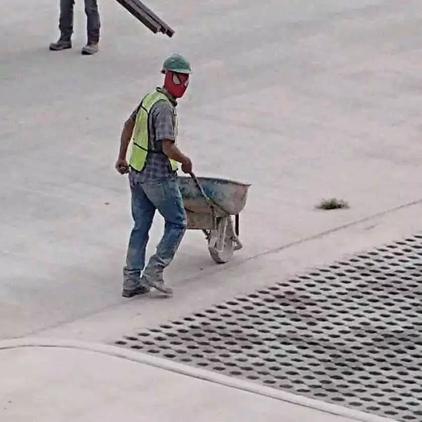 potret lucu alat dipakai tukang bangunan © 2021 instagram.com