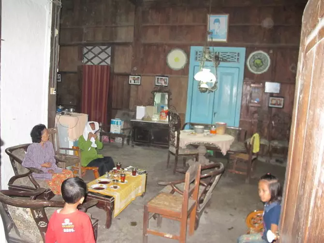 potret langka bung karno dengan sang ibu Berbagai sumber